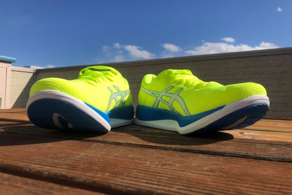 レビュー】アシックス GLIDERIDEは初心者に優しい新感覚のランニング